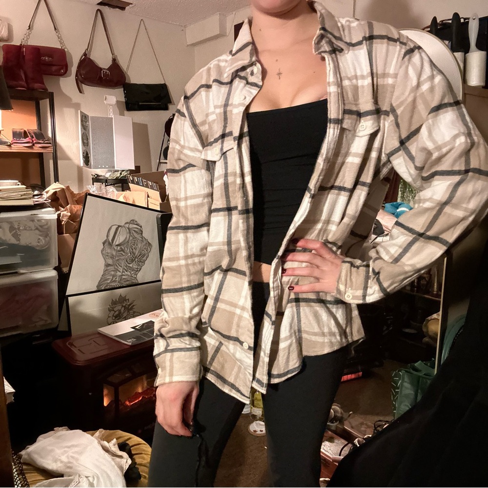 American Eagle Beige and Black Plaid Button-Up Flannel Shirt
